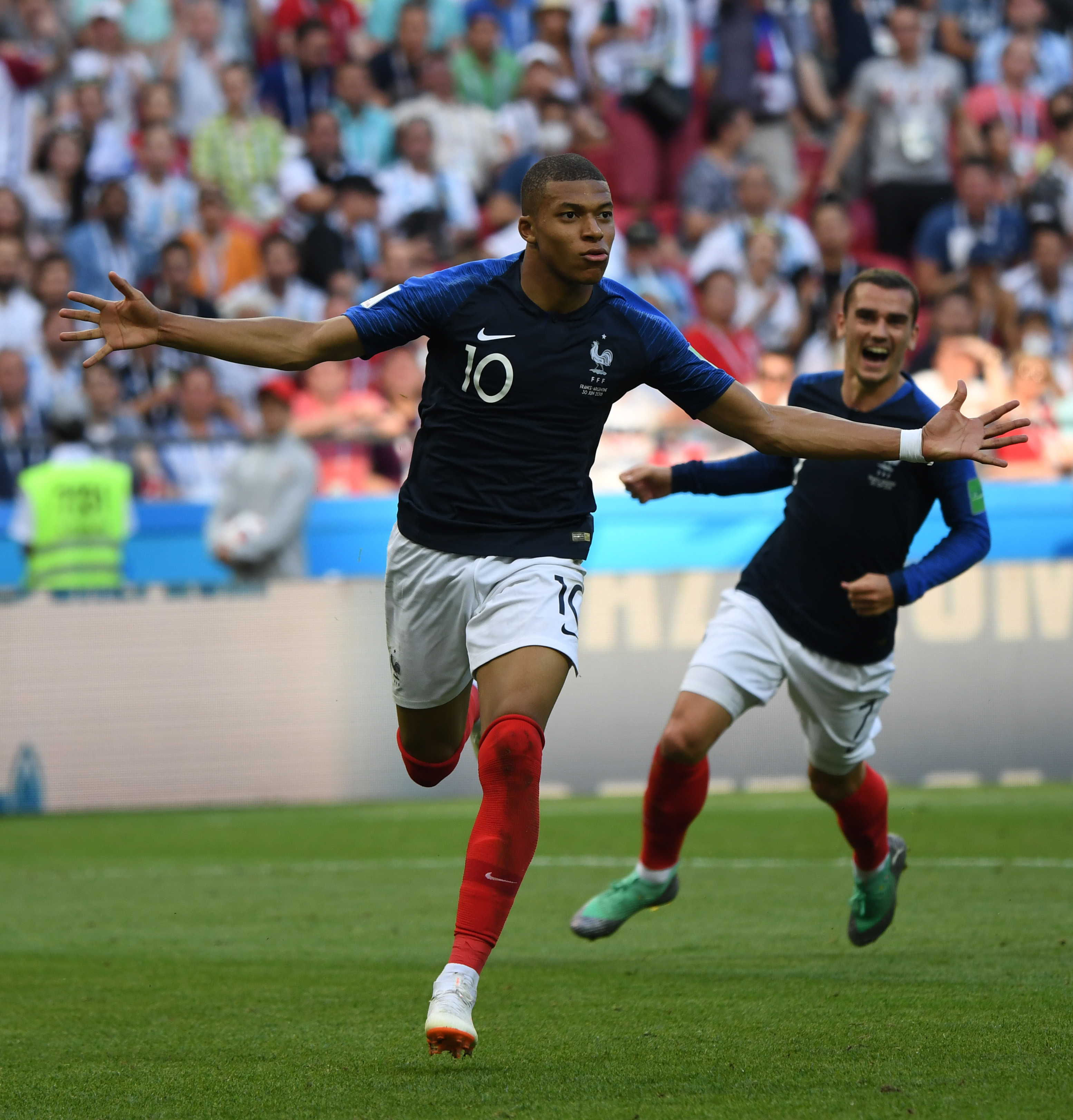 申花官方：今日一线队收假集结训练，阿苏埃、陈晋一等未归队（申花通报：一线队今日结束假期开始合练，阿苏埃、陈晋一等暂未归队）