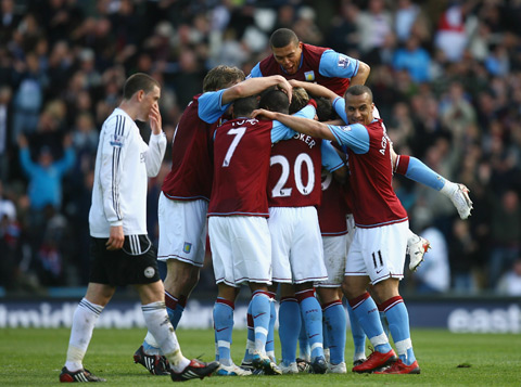 半场：海港0-0柔佛新山，陈威屡献神扑，格劳德尔逃红牌（半场战报：海港0-0柔佛新山，陈威多次神勇救险，格劳德尔逃过红牌）