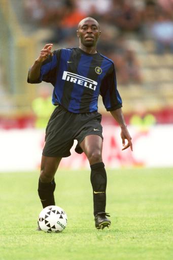 记者：皇马更衣室很团结，球员私下进行了交流以保持竞技表现（记者称皇马队内氛围融洽，球员私下沟通以维持竞技状态）