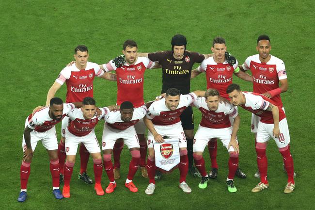 巴萨梅西任意球破门助球队领先（梅西任意球建功，巴萨先拔头筹）