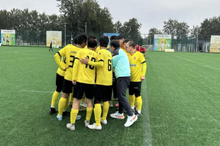 康宁汉姆半场15分7助攻，斯图尔特变身进攻端奇兵（康宁汉姆半场轰15分7助，斯图尔特化身进攻奇兵）