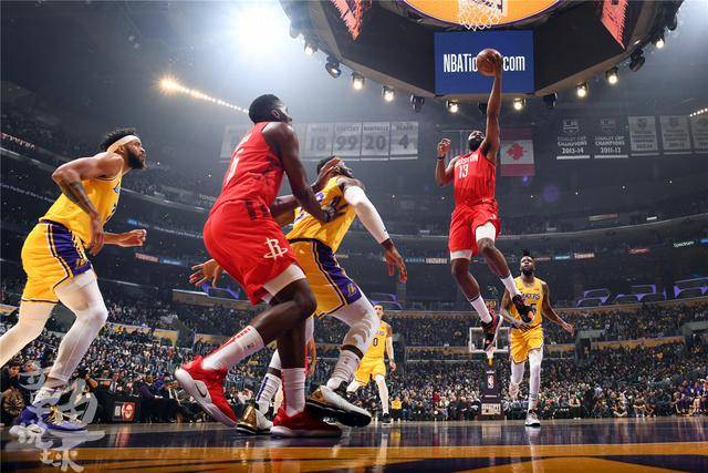 国际足联确认：2026年世界杯引进NFL规则，上下半场变四节制（FIFA官宣：2026年世界杯采纳NFL规则，比赛由上下半场改为四节制）