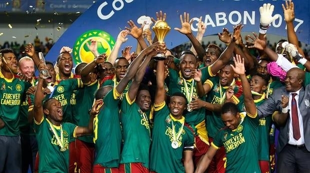 铜梁龙祝贺海港三连冠：你们展现了王者之师应有的底蕴与风范（铜梁龙贺海港三连冠：王者底蕴与风范尽显）