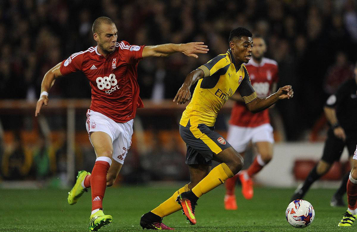 女亚冠联半场：王霜梅开二度，武汉车谷江大2-0东孟加拉女足（女亚冠半场战报：王霜双响，武汉车谷江大2-0领先东孟加拉女足）